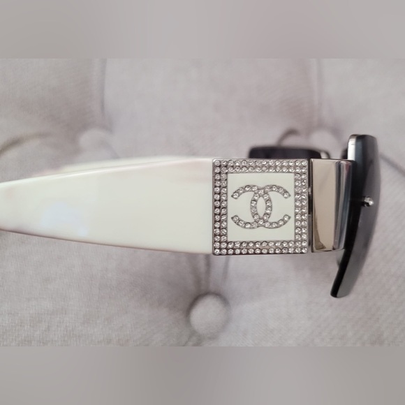 Chanel Sunglasses, excellent condition.. worn once, no scratches. - Picture 6 of 8